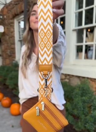 👍Essential for travel-Phone Strap with Zippered Pouch🎉